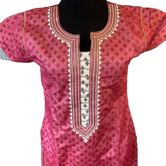 Pink Embroidered Traditional Kurta Tunic - Picture 7 of 16